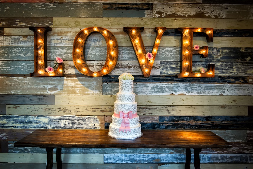 Top 7 Tips on How to Choose Your Wedding Cake