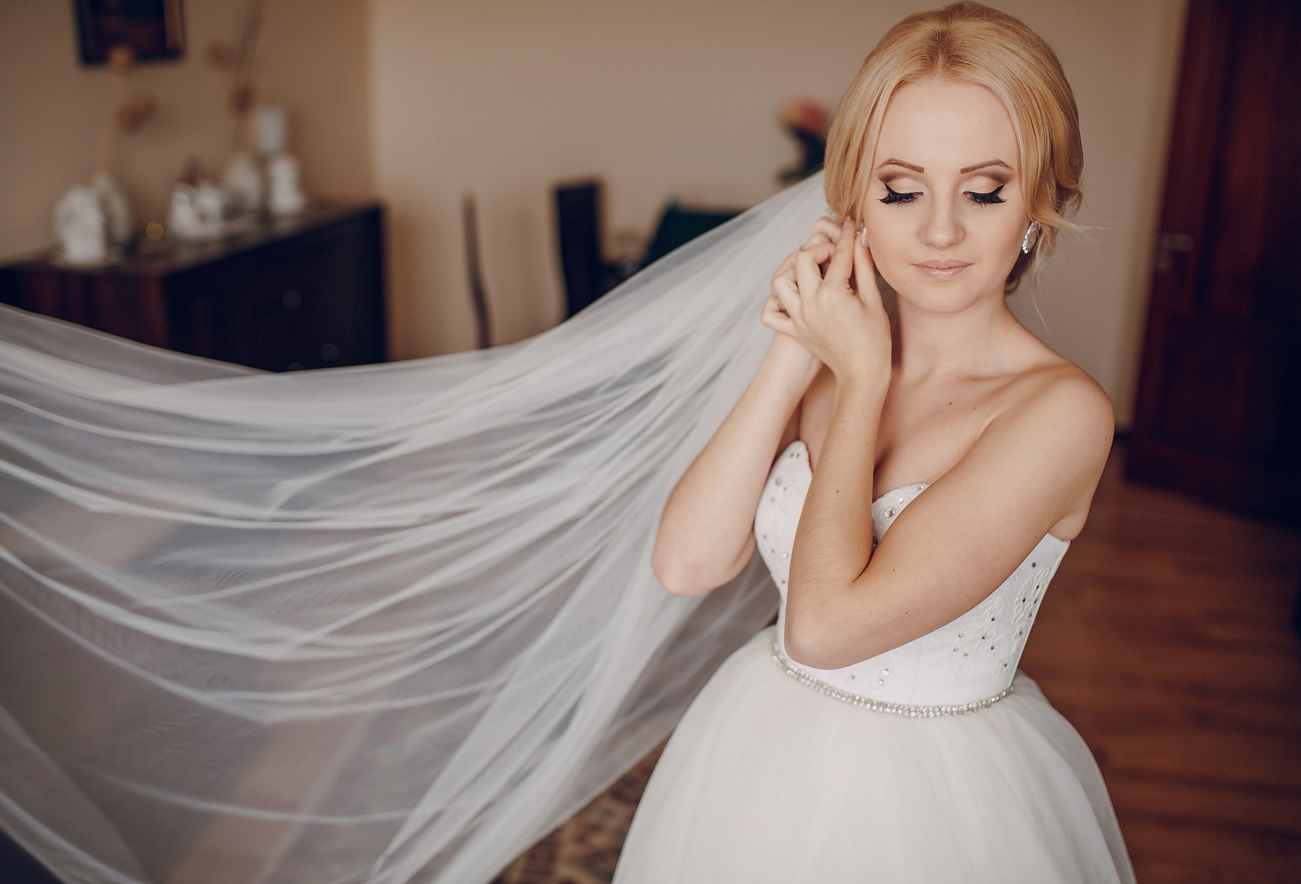 The Ultimate Guide to Wedding Dress Silhouettes